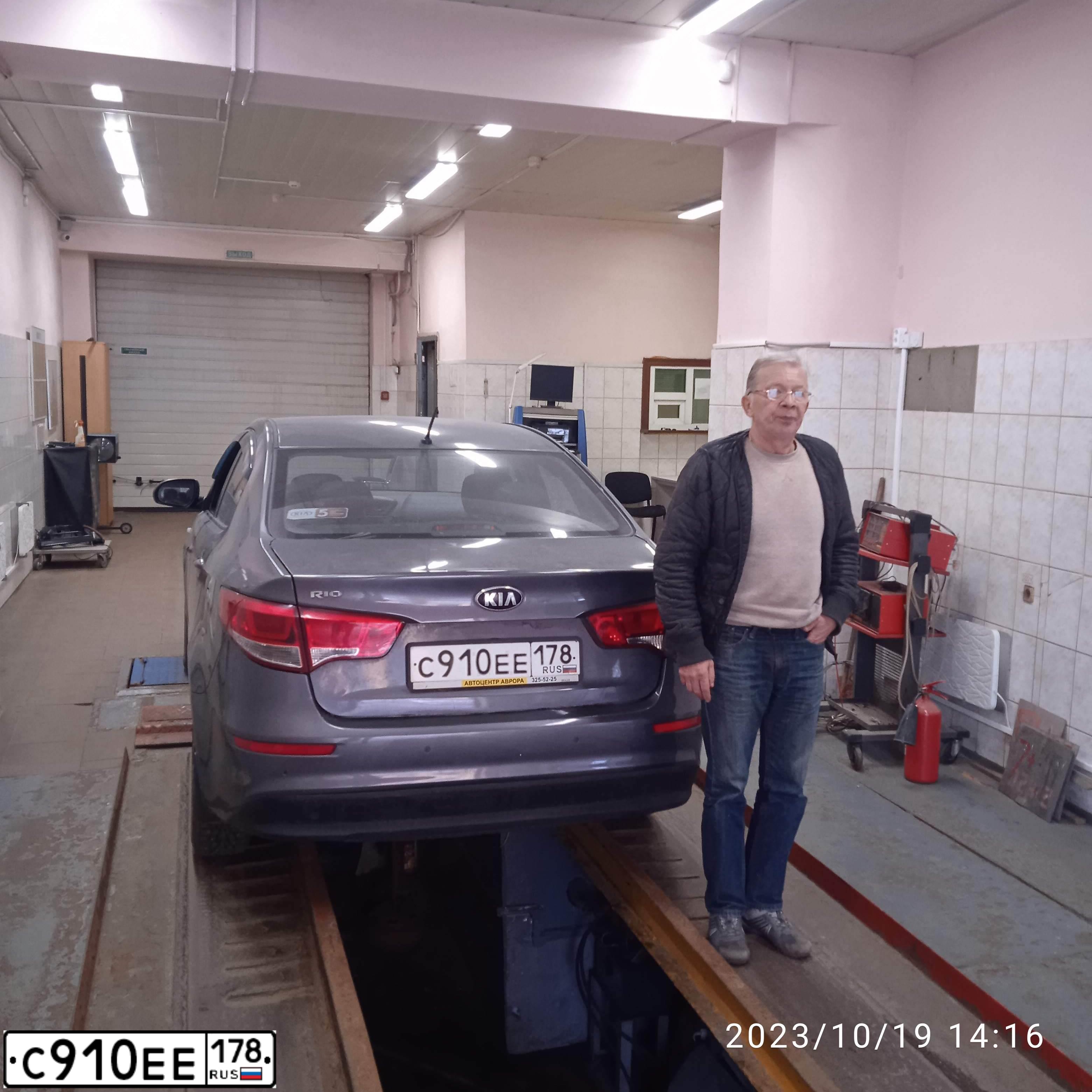 Фото автомобиля KIA RIO, 2016 — госномер К037ОС147. Цвет: темно-серый
