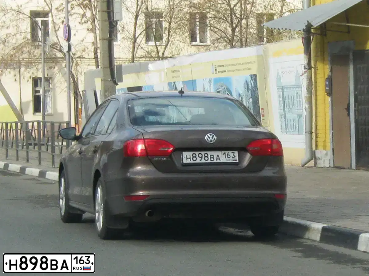 Фото автомобиля VOLKSWAGEN JETTA, 2012 — госномер Н898ВА163. Цвет: Коричневый