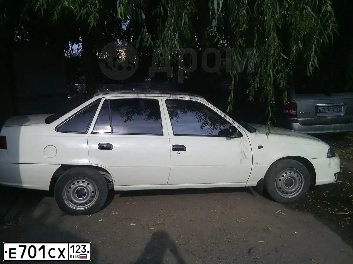 Фото автомобиля KIA CARENS, 2005 — госномер Е701СХ123. Цвет: СЕРЕБРИСТЫЙ