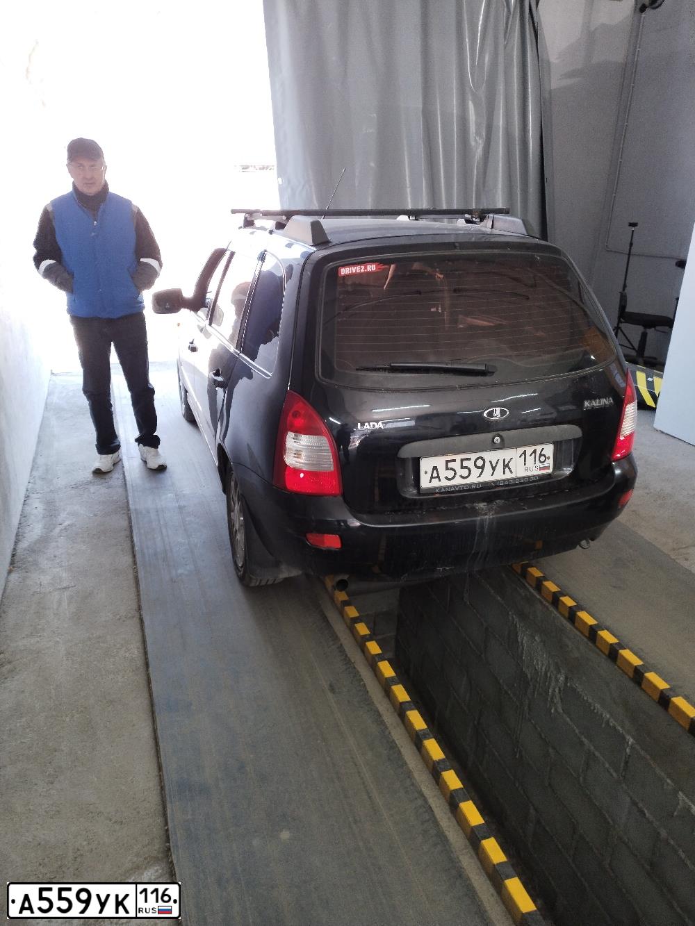 Фото автомобиля LADA 1117 KALINA, 2011 — госномер А559УК116. Цвет: Сине-Черный