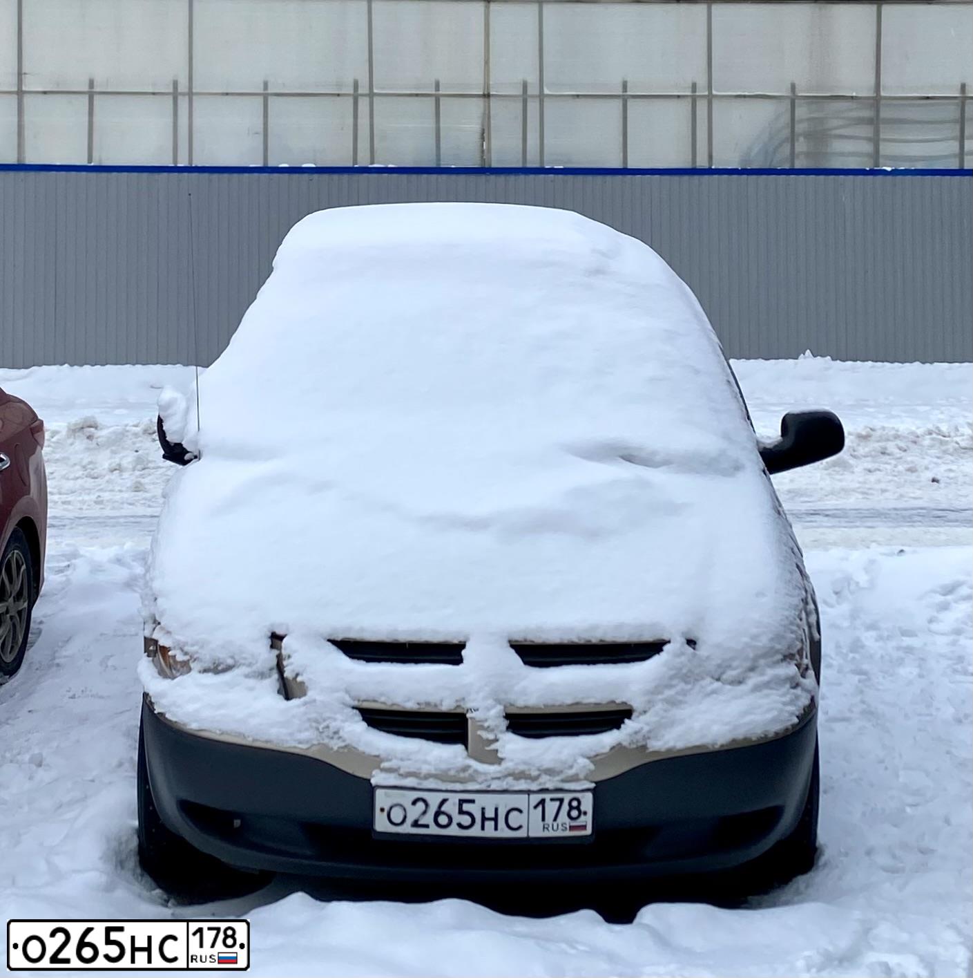 Фото автомобиля DODGE /GRAND/ CARAVAN, 2004 — госномер О265НС178. Цвет: БЕЖЕВЫЙ