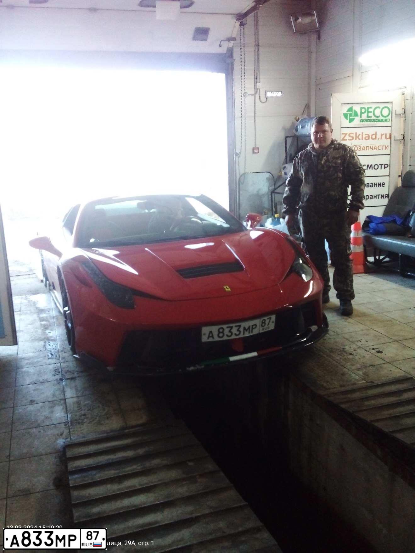 Фото автомобиля FERRARI F 458, 2010 — госномер С121ЕР977. Цвет: Красный