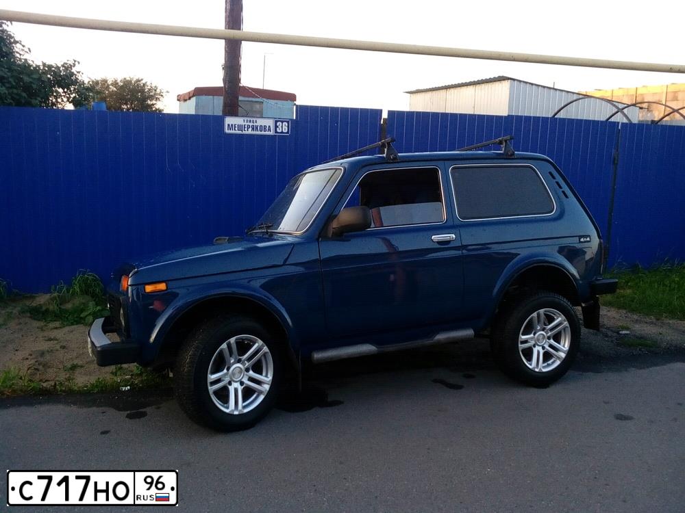 Фото автомобиля LADA 2121 NIVA, 2010 — госномер С717НО96. Цвет: Сине-зеленый