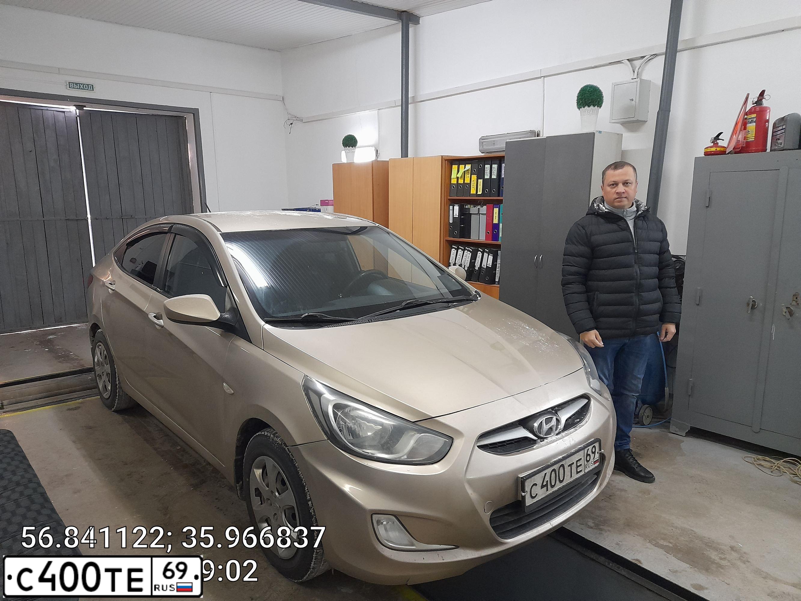 Фото автомобиля HYUNDAI SOLARIS, 2012 — госномер Х884НМ761. Цвет: БЕЖЕВЫЙ