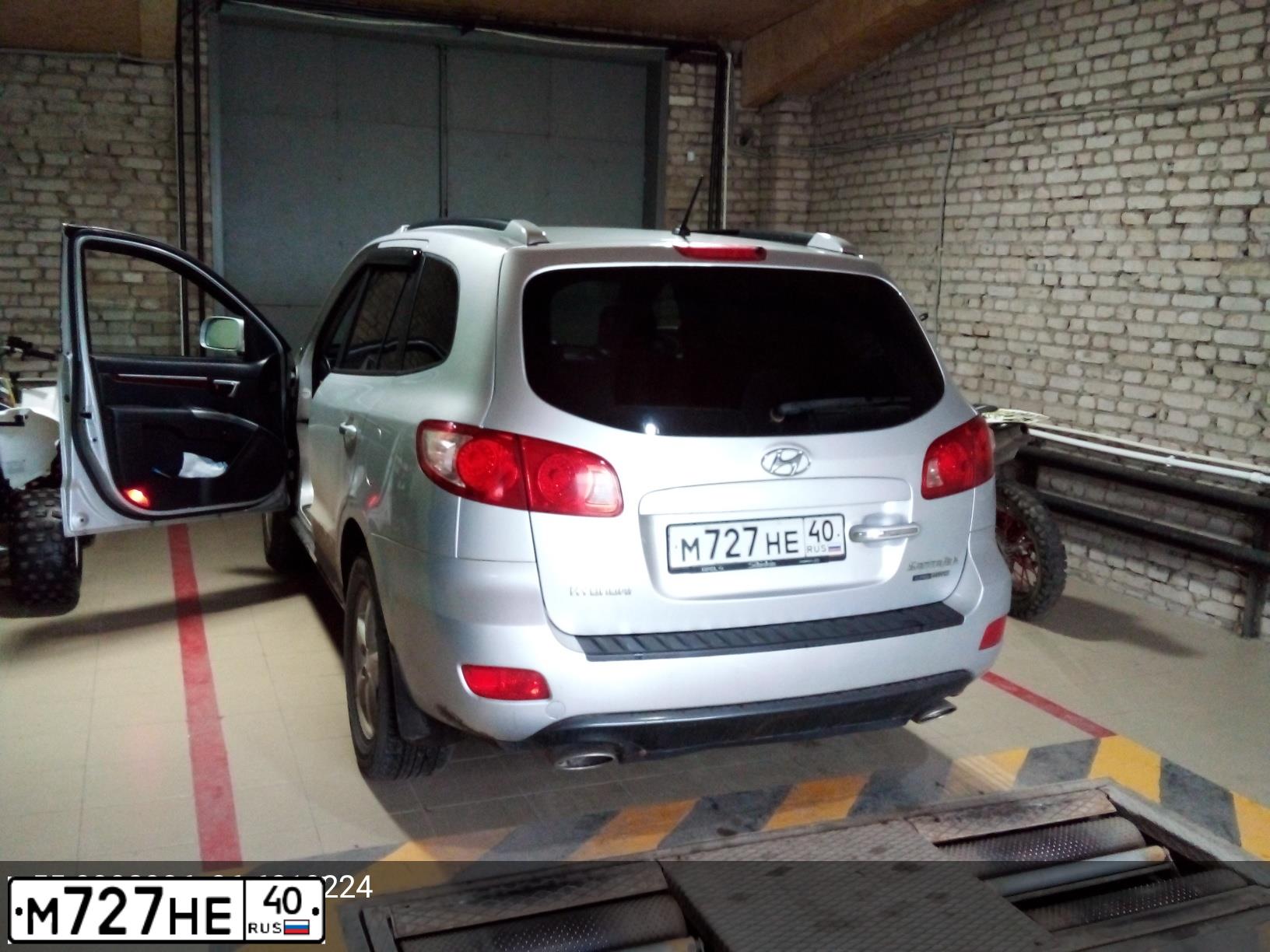 Фото автомобиля HYUNDAI SANTA FE, 2007 — госномер М727НЕ40. Цвет: СЕРЕБРИСТЫЙ
