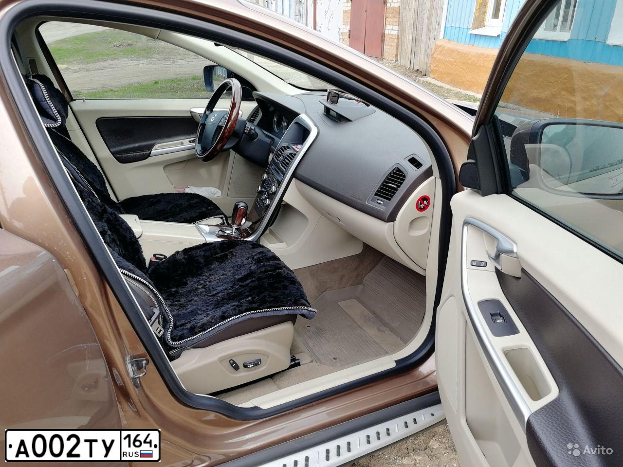 Фото автомобиля FORD TOURNEO CONNECT, 2010 — госномер Т818РМ64. Цвет: Белый
