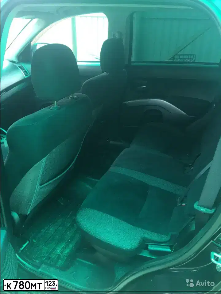 Фото автомобиля MITSUBISHI OUTLANDER, 2007 — госномер В400УТ123. Цвет: ЧЕРНЫЙ