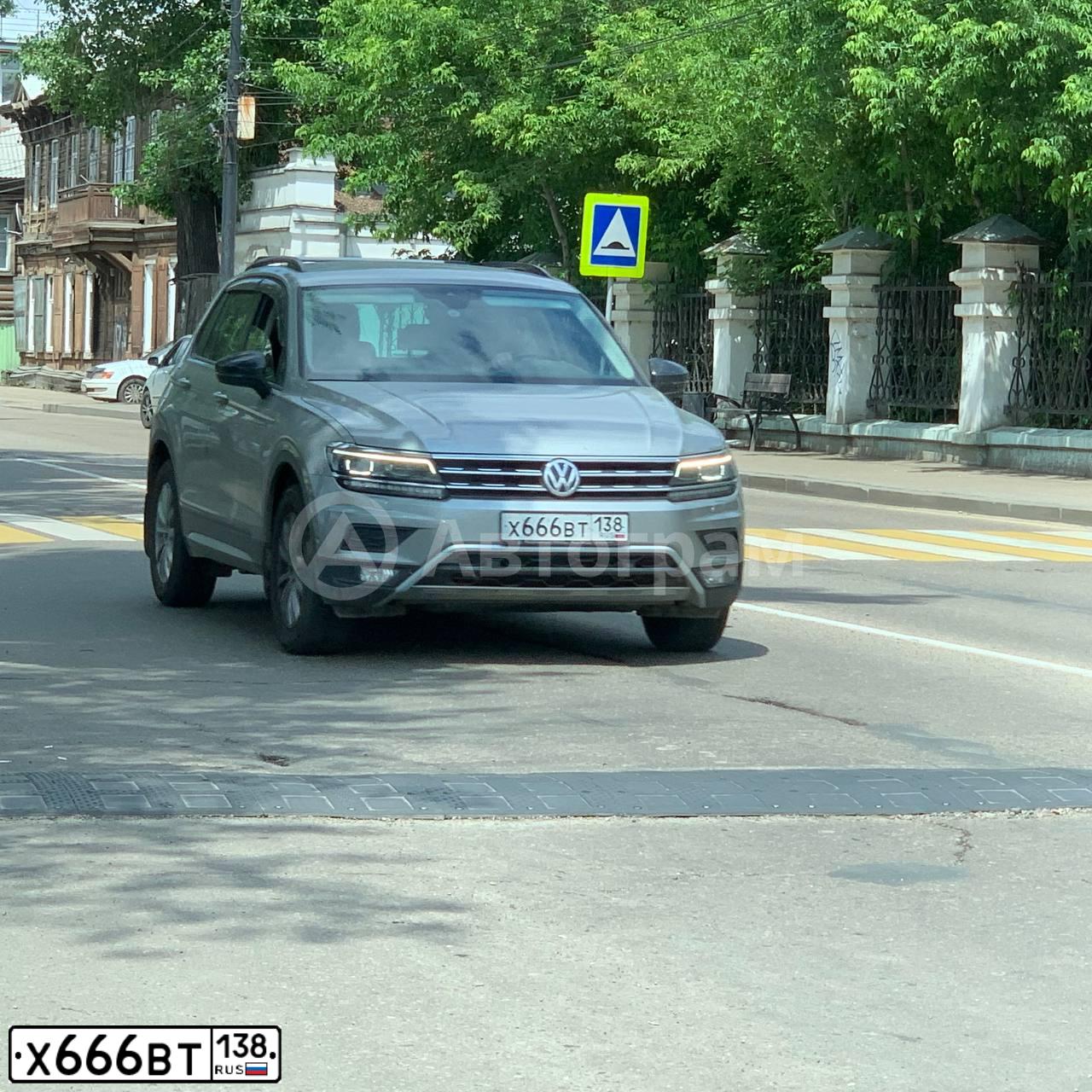 Фото автомобиля VOLKSWAGEN TIGUAN, 2019 — госномер Х666ВТ138. Цвет: Серебристый