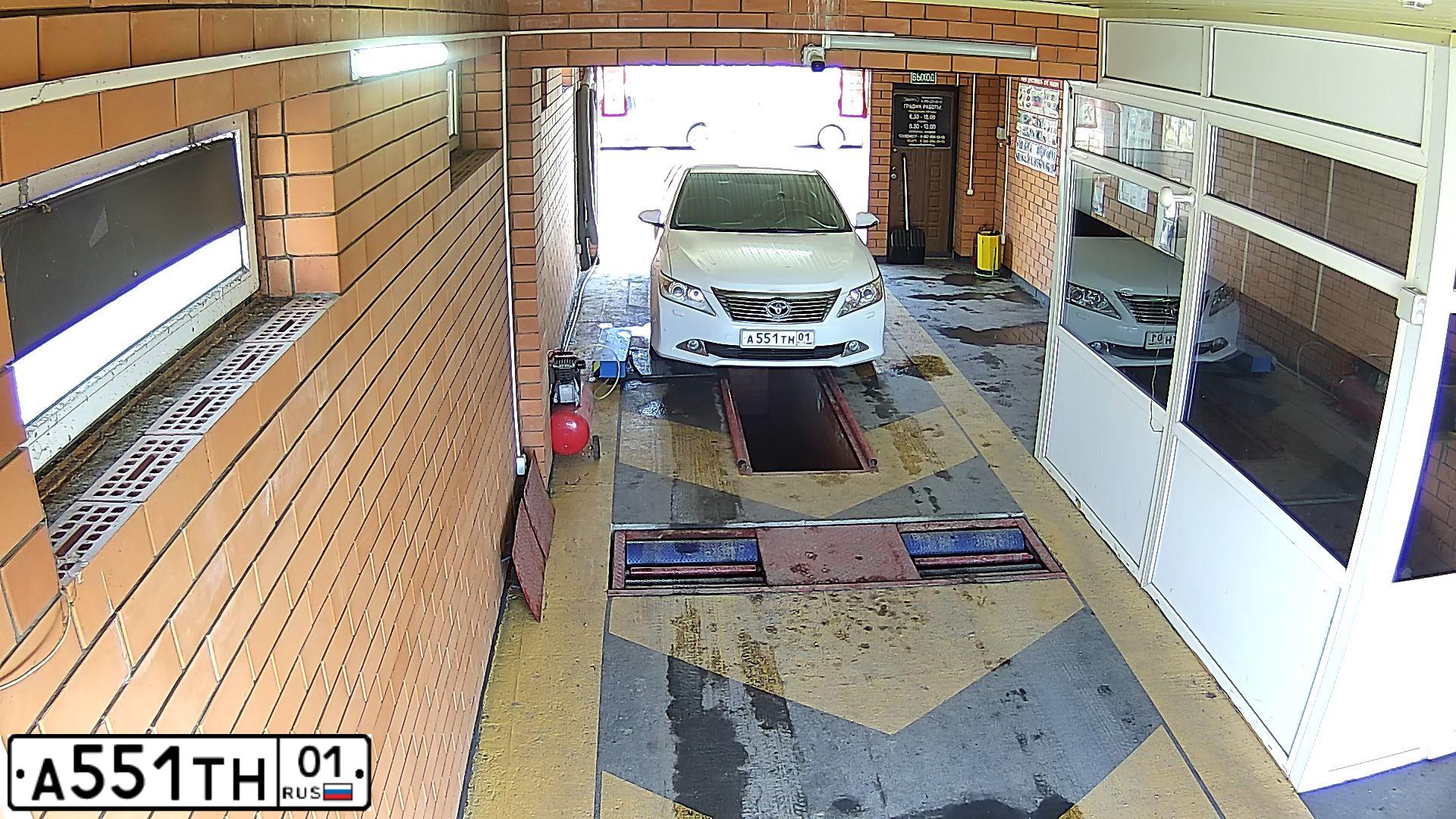 Фото автомобиля TOYOTA CAMRY, 2012 — госномер Р023ВС123. Цвет: Белый