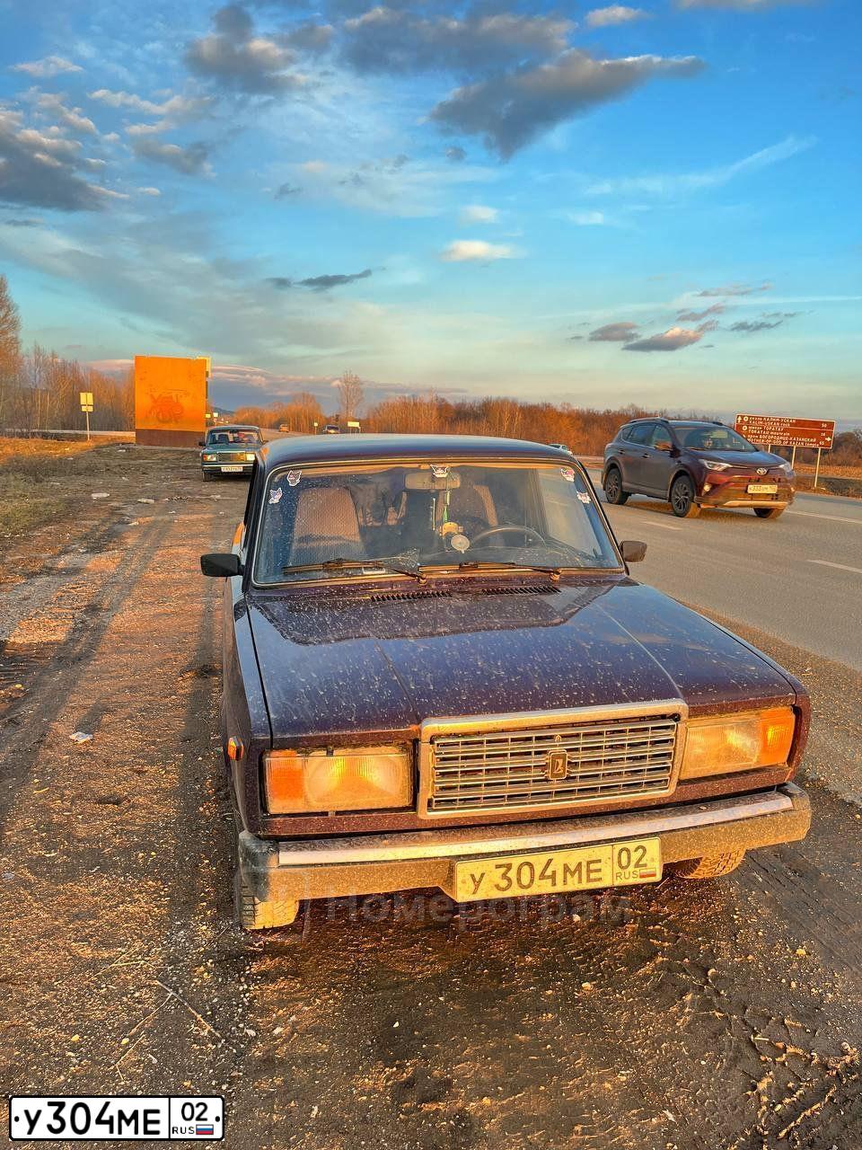 Фото автомобиля LADA 2107 LADA, 2004 — госномер У304МЕ02. Цвет: ФИОЛЕТОВЫЙ