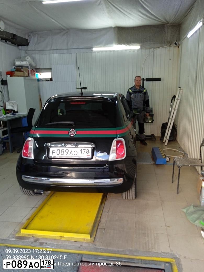 Фото автомобиля FIAT 500 GUCCI BZ1.4CC 312AXC11, 2012 — госномер Н542СО797. Цвет: ЧЕРНЫЙ