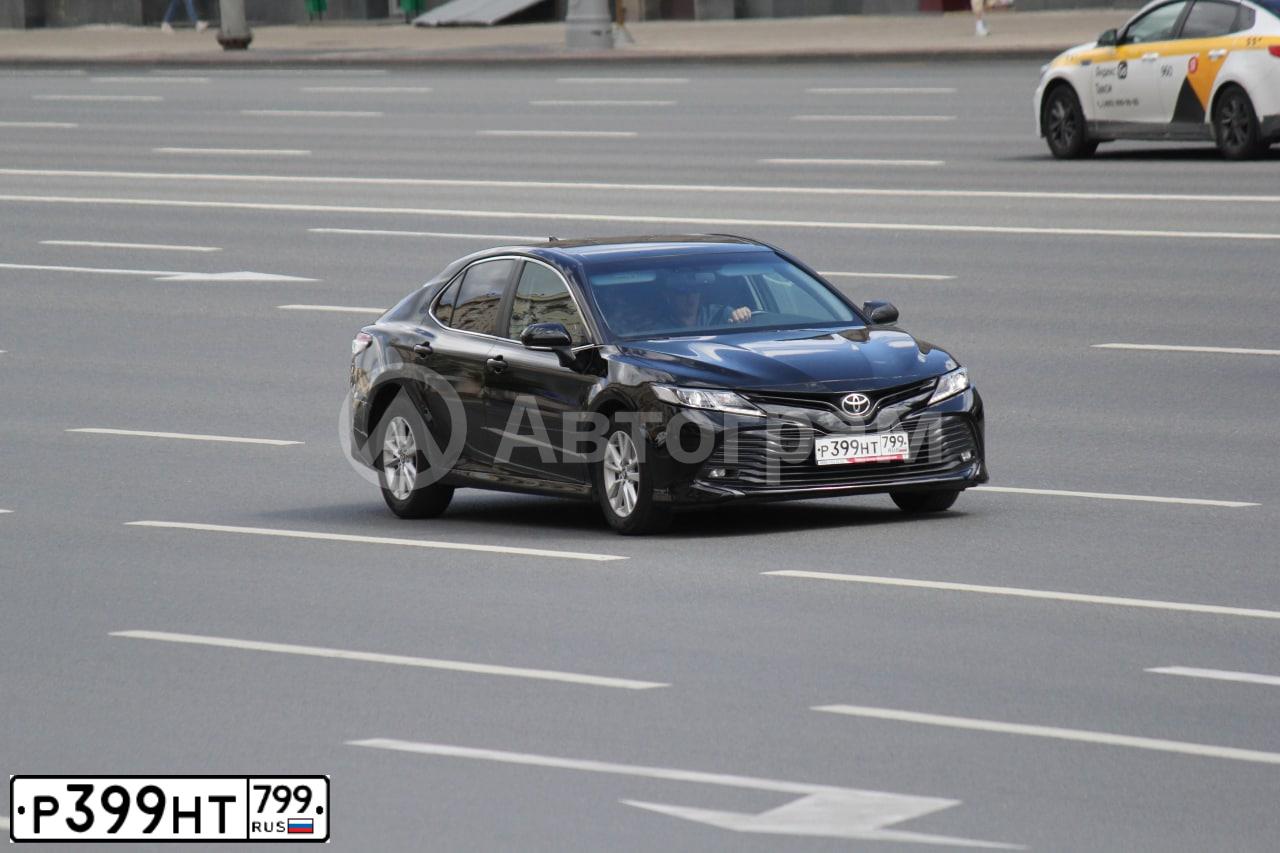 Фото автомобиля TOYOTA CAMRY, 2019 — госномер Р399НТ799. Цвет: ЧЕРНЫЙ МЕТАЛЛИК