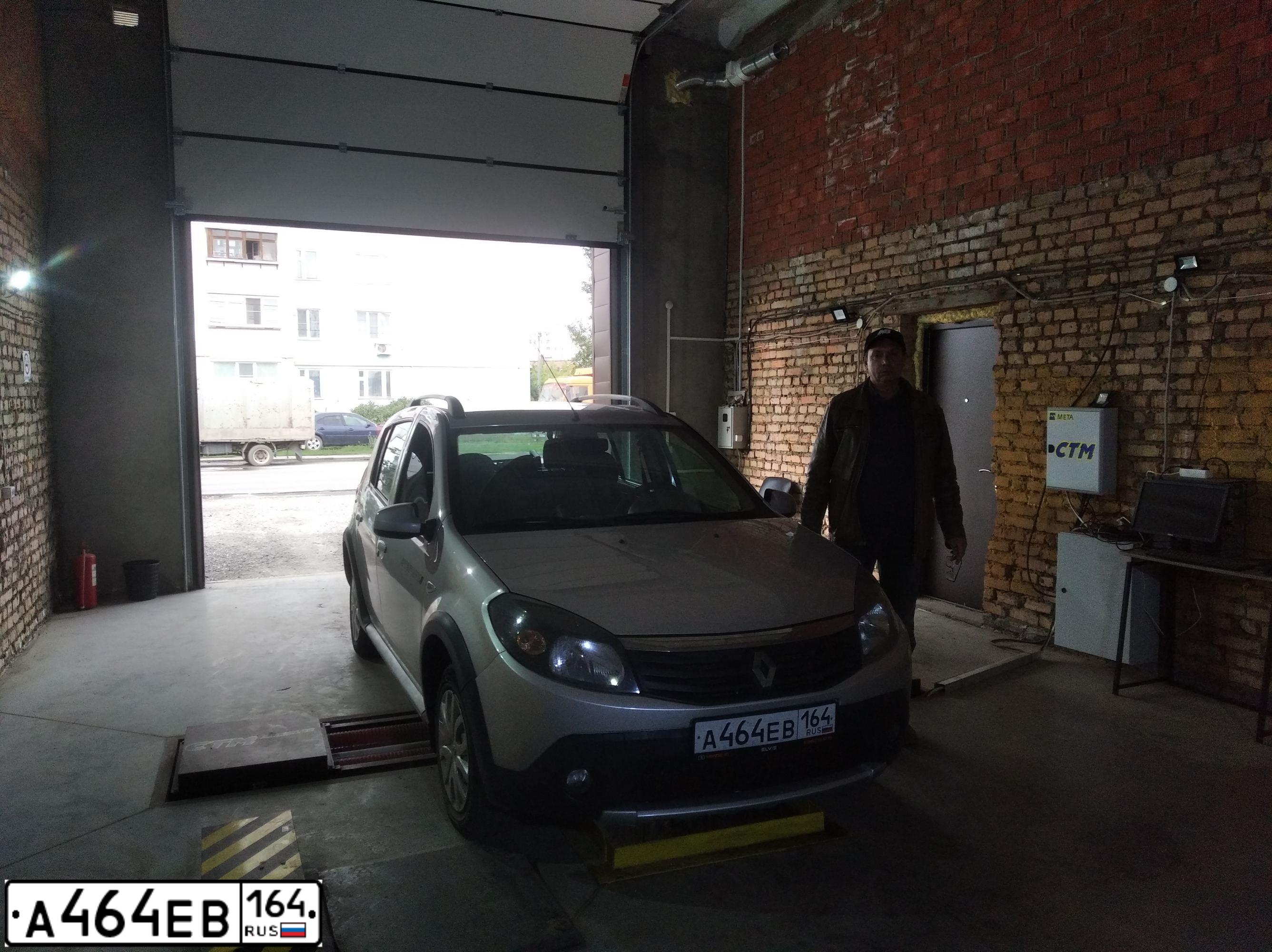Фото автомобиля RENAULT SANDERO, 2014 — госномер Т576ВУ58. Цвет: СВЕТЛО-СЕРЫЙ