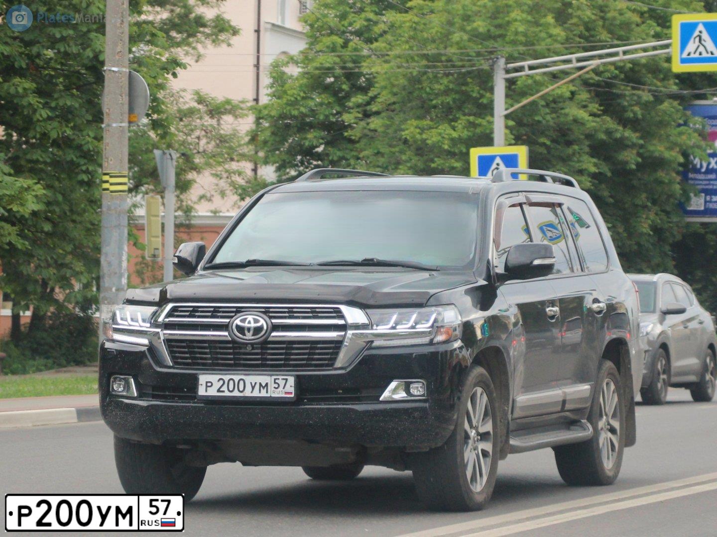 Фото автомобиля TOYOTA LANDCRUISER 200, 2013 — госномер Р200УМ57. Цвет: ЧЕРНЫЙ