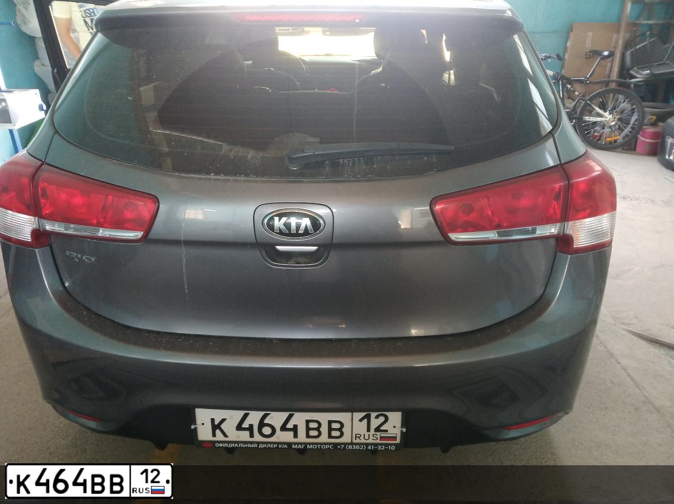 Фото автомобиля KIA RIO, 2017 — госномер К464ВВ12. Цвет: ТЕМНО-СЕРЫЙ