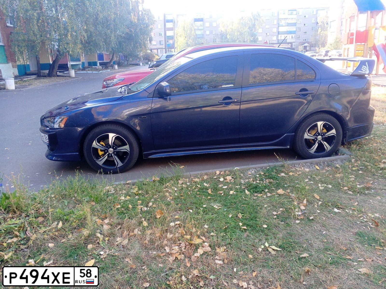 Фото автомобиля MITSUBISHI LANCER, 2008 — госномер Р494ХЕ58. Цвет: СИНИЙ