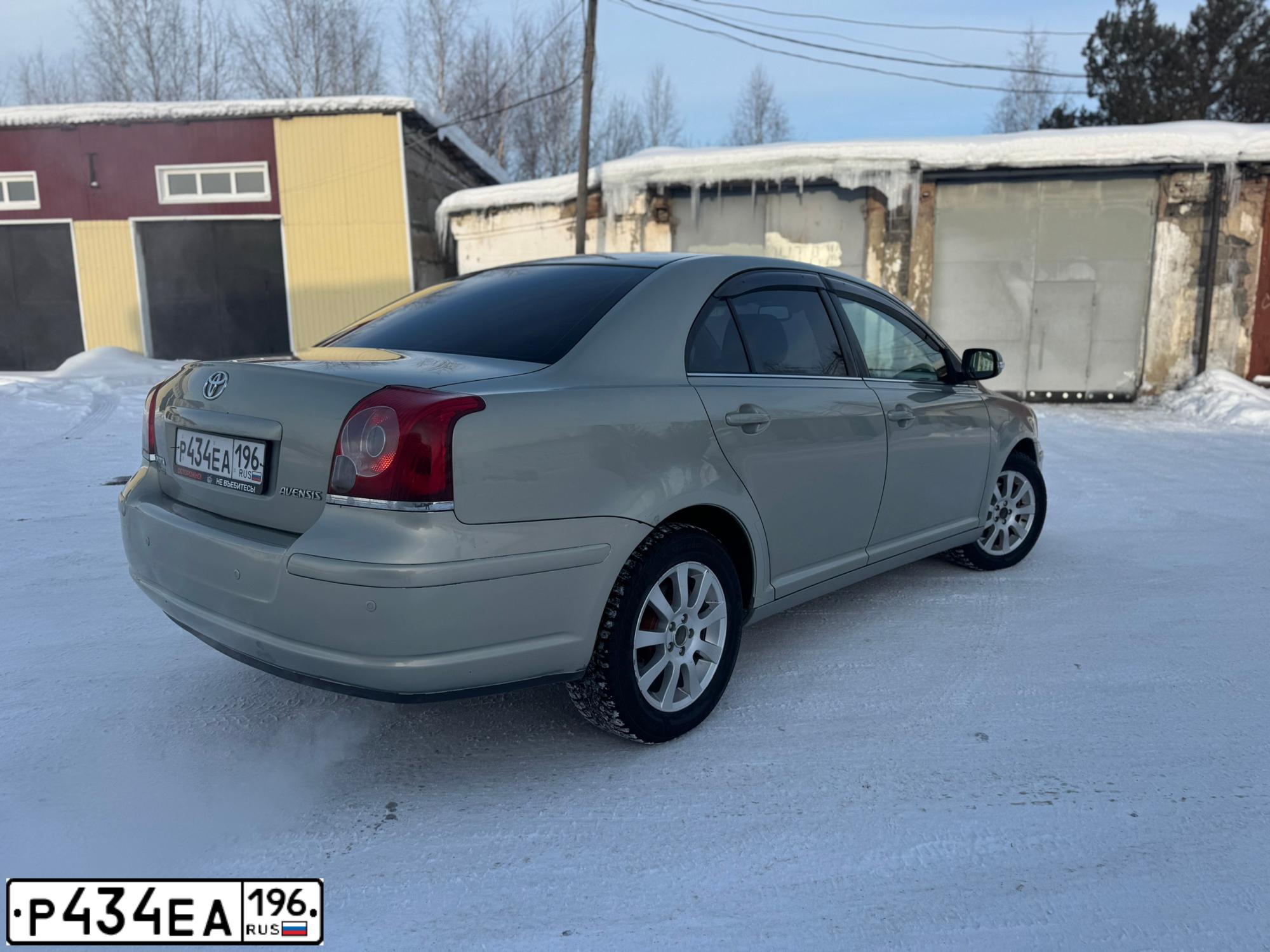 Фото автомобиля TOYOTA AVENSIS, 2008 — госномер Р434ЕА196. Цвет: ЗЕЛЕНЫЙ