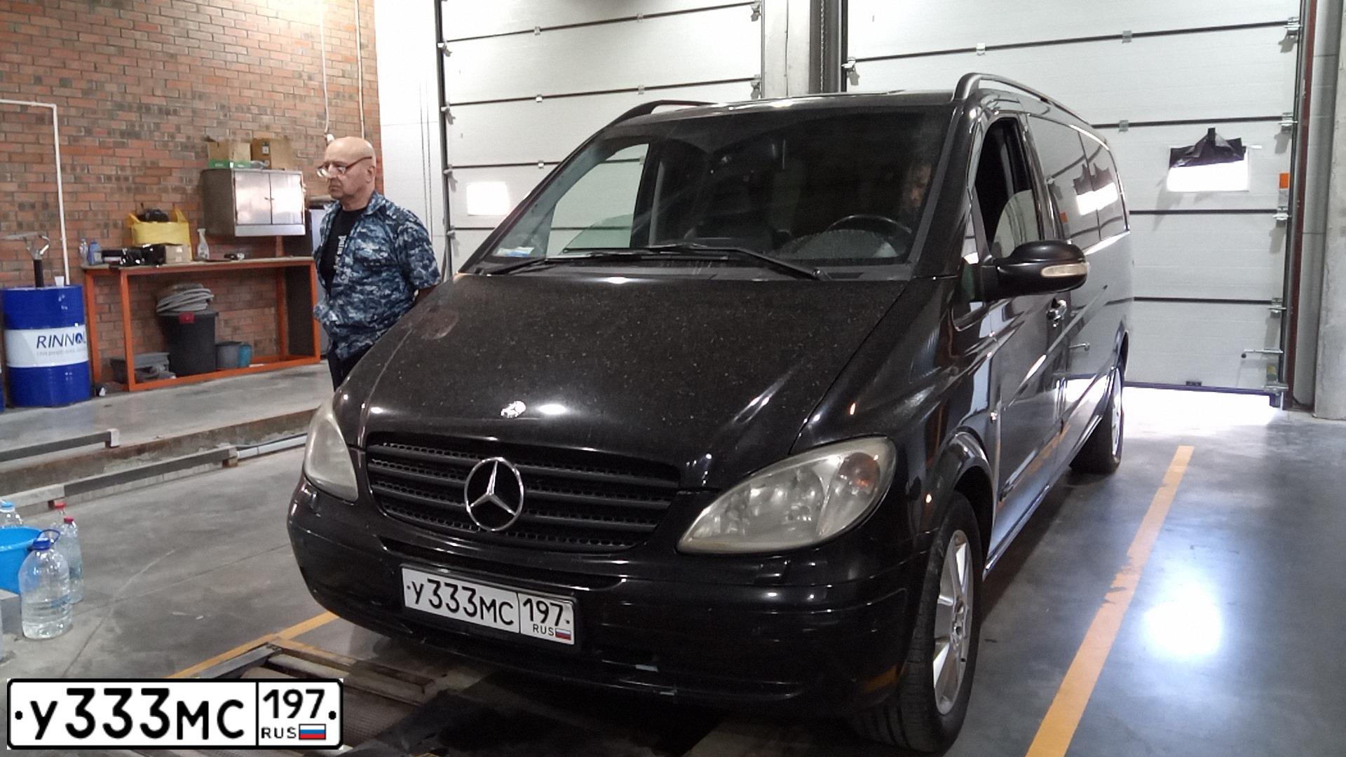 Фото автомобиля VOLKSWAGEN MULTIVAN, 2010 — госномер С777ОК750. Цвет: Серебристый
