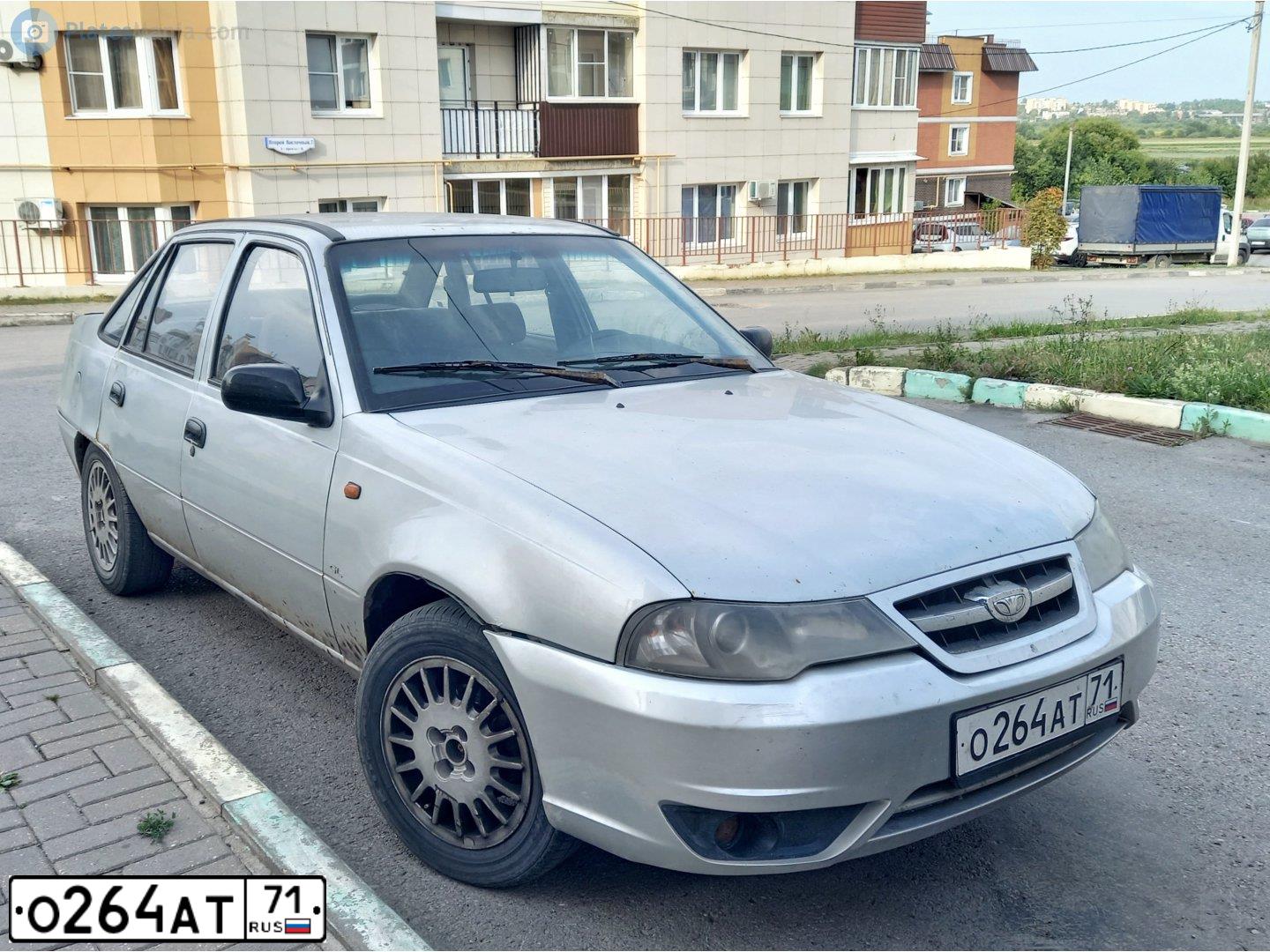 Фото автомобиля DAEWOO NEXIA, 2011 — госномер О264АТ71. Цвет: Серебристый