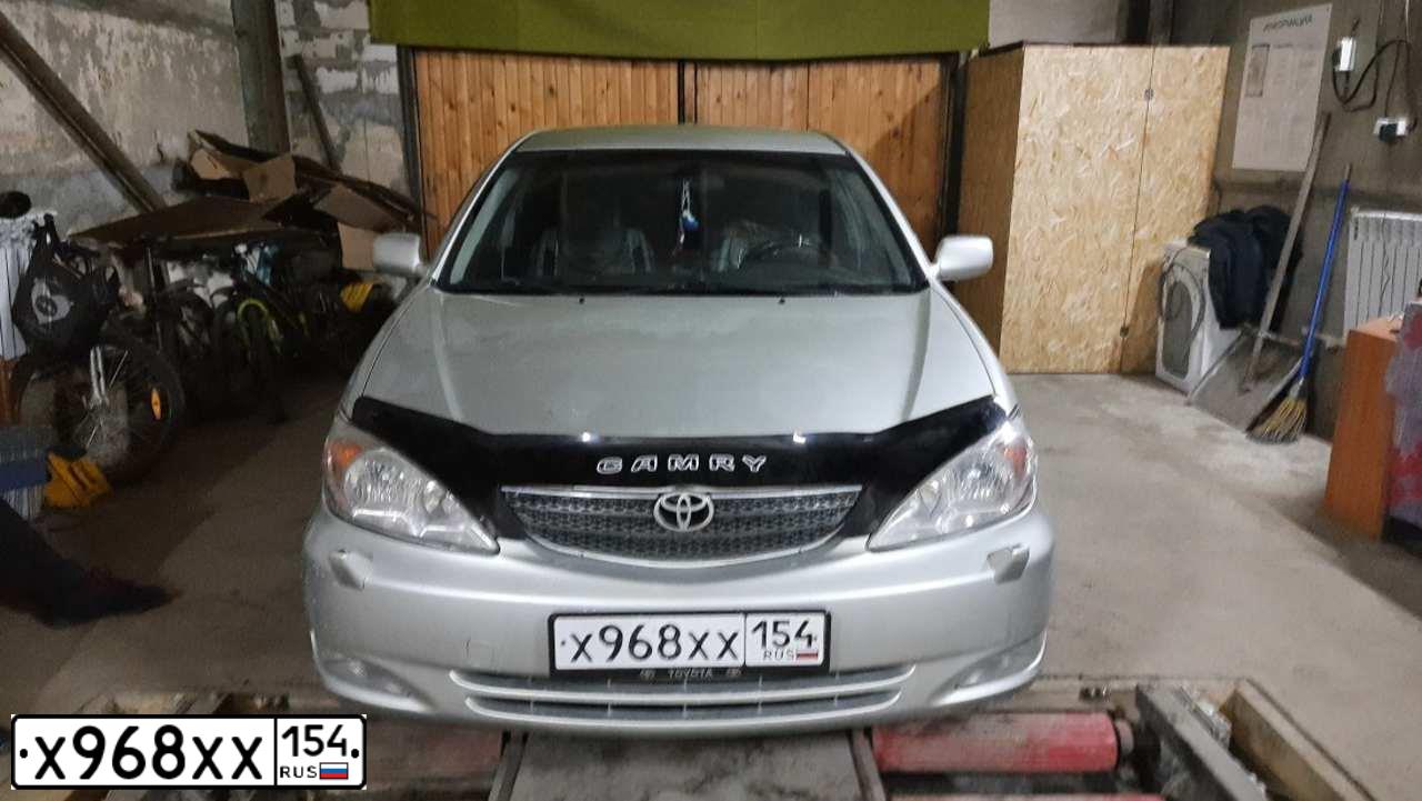 Фото автомобиля TOYOTA CAMRY, 2003 — госномер Р100РХ54. Цвет: СЕРЫЙ