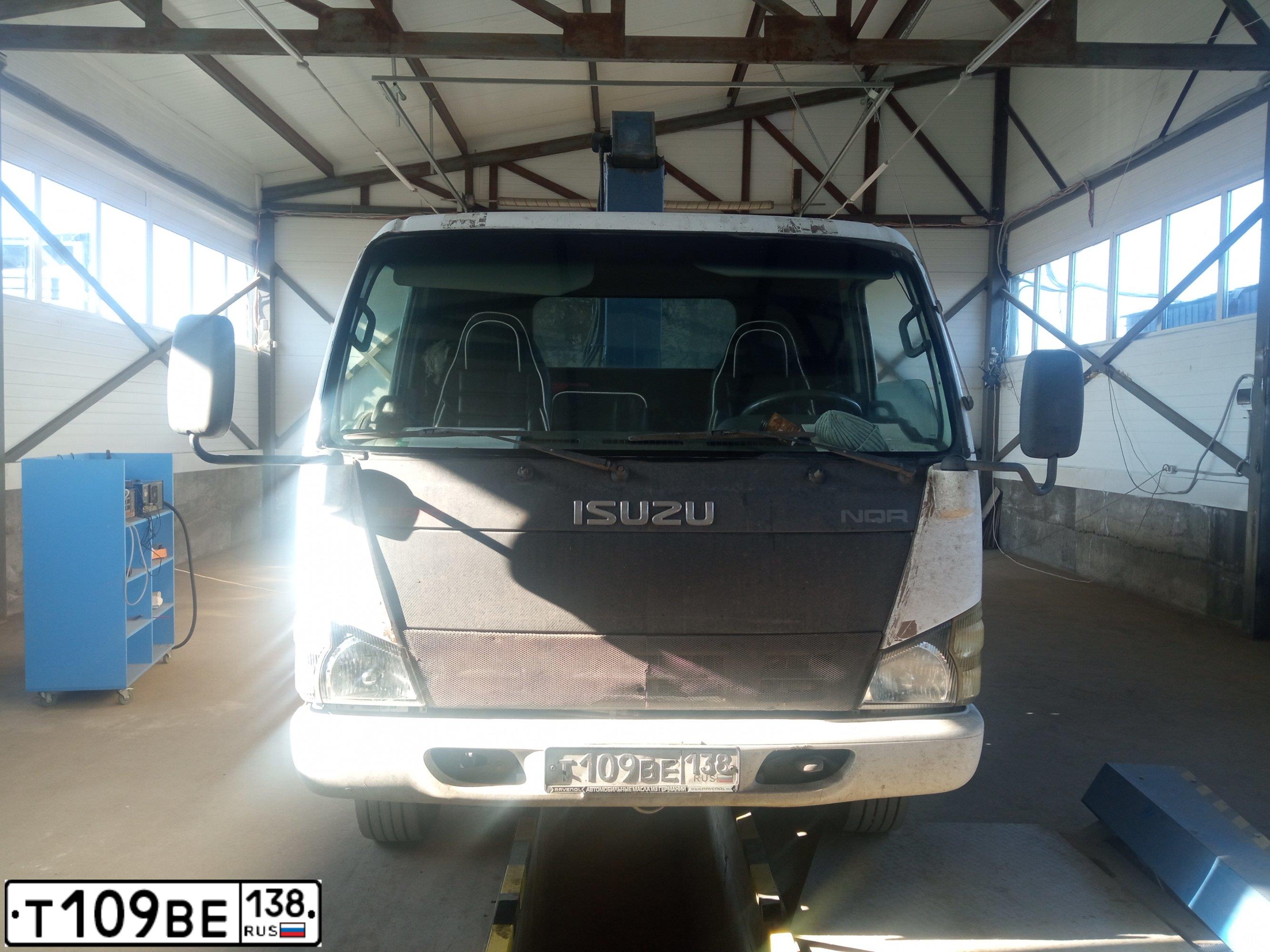 Фото автомобиля ISUZU NQR, 2007 — госномер М711КМ102. Цвет: БЕЛЫЙ