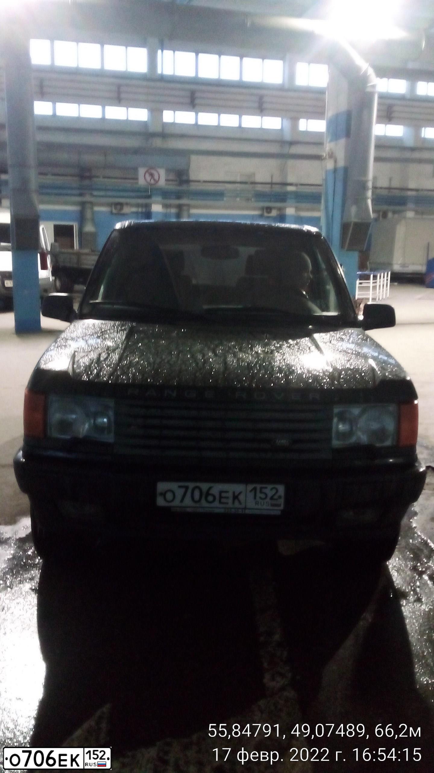 Фото автомобиля LANDROVER RANGE ROVER, 1997 — госномер Е234ТО77. Цвет: Темно-зеленый
