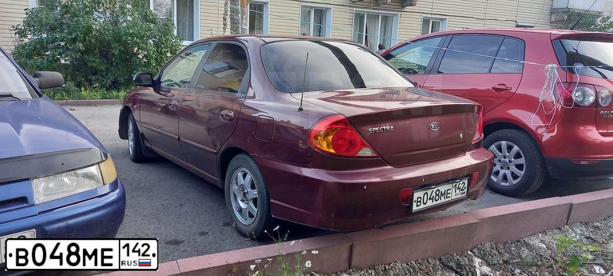 Фото автомобиля KIA SPECTRA, 2008 — госномер В048МЕ142. Цвет: КРАСНЫЙ ПЕРЕЦ