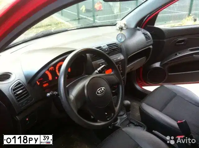 Фото автомобиля KIA PICANTO / MORNING, 2009 — госномер О118РУ39. Цвет: АЛЫЙ