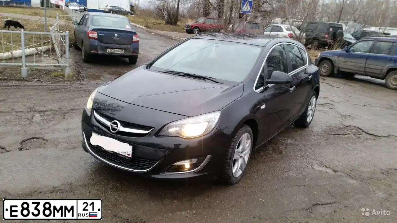 Фото автомобиля RENAULT LOGAN, 2014 — госномер Е838ММ21. Цвет: СИНИЙ