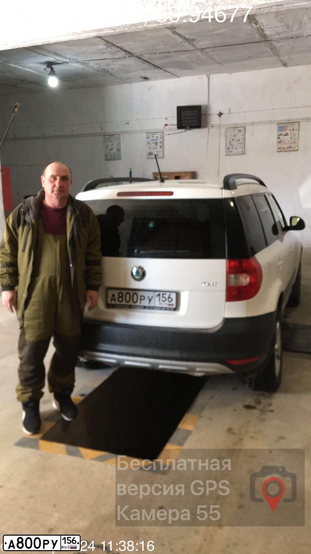Фото автомобиля SKODA YETI, 2011 — госномер А800РУ156. Цвет: Белый