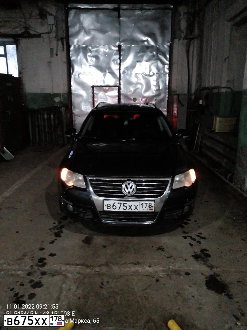 Фото автомобиля VOLKSWAGEN VARIANT, 2008 — госномер Н442РТ198. Цвет: ЧЕРНО-СИНИЙ