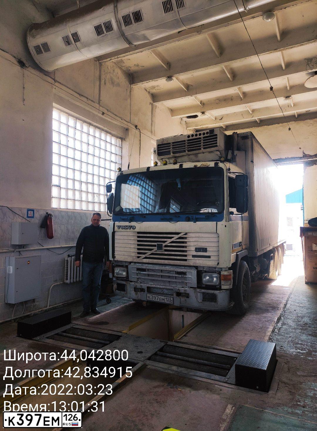 Фото автомобиля VOLVO SERIE F /6X2/, 1991 — госномер К397ЕМ126. Цвет: Белый