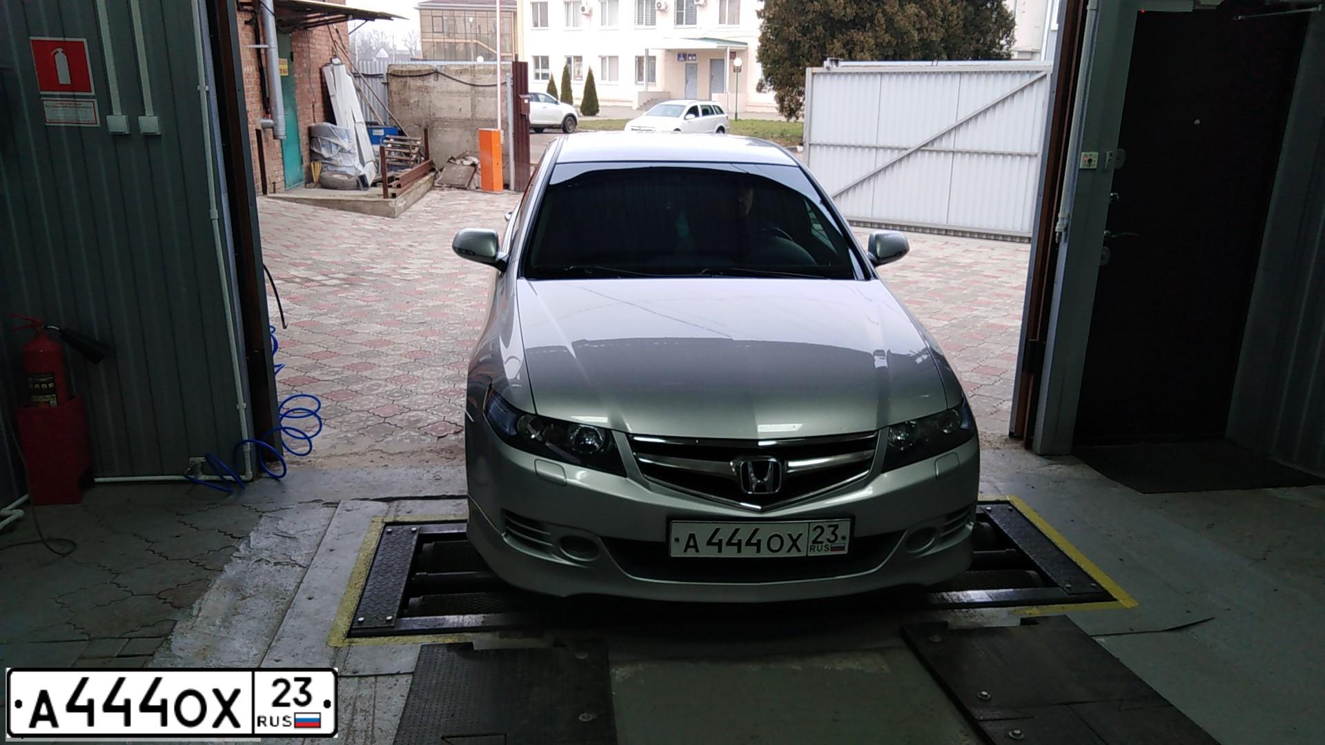 Фото автомобиля HONDA ACCORD, 2007 — госномер А444ОХ23. Цвет: СЕРЕБРИСТЫЙ