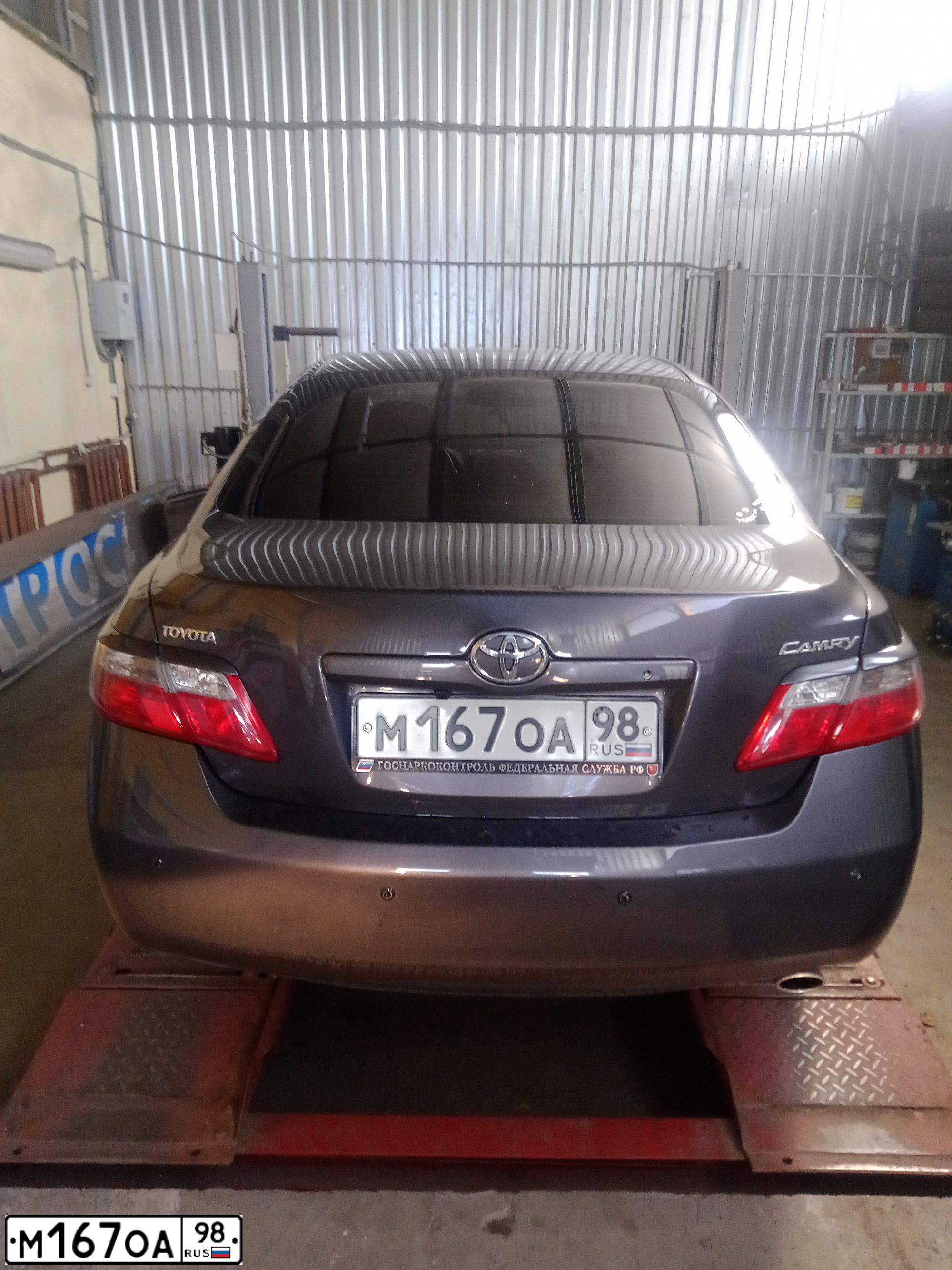 Фото автомобиля TOYOTA CAMRY, 2006 — госномер М167ОА98. Цвет: СЕРЫЙ