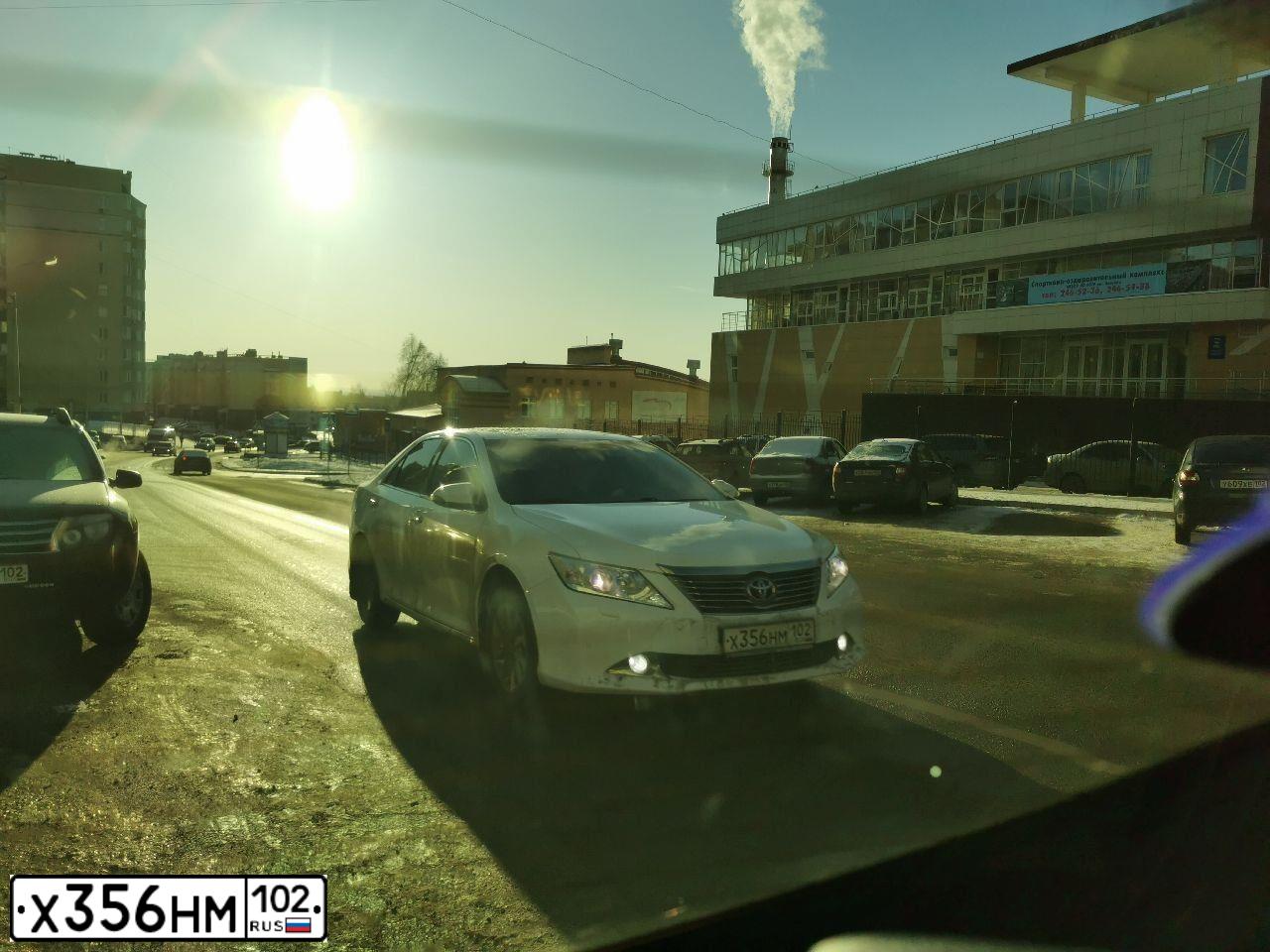 Фото автомобиля TOYOTA CAMRY, 2013 — госномер Х356НМ102. Цвет: Белый