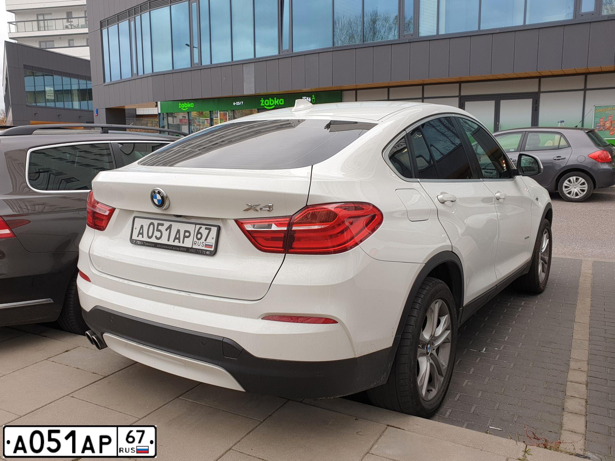 Фото автомобиля BMW X4, 2015 — госномер А051АР67. Цвет: Белый