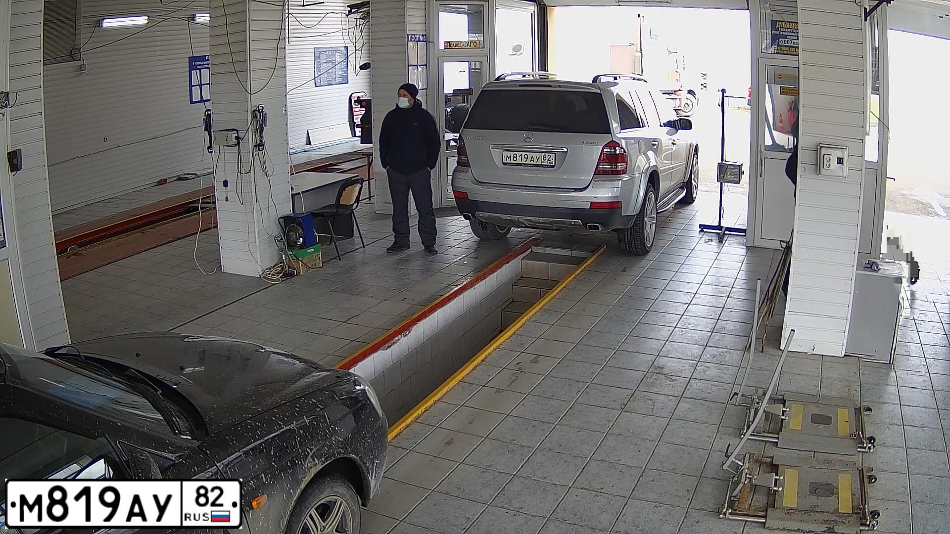 Фото автомобиля MERCEDES GL-KLASSE, 2007 — госномер В313ТВ147. Цвет: СЕРЕБРИСТЫЙ
