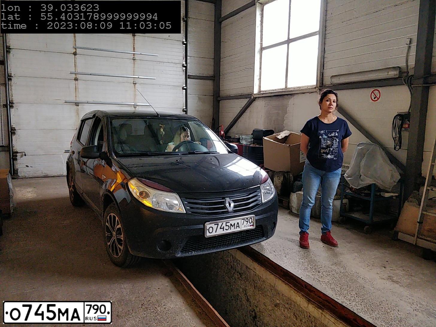 Фото автомобиля RENAULT SANDERO, 2010 — госномер Т241НМ62. Цвет: ЧЕРНЫЙ