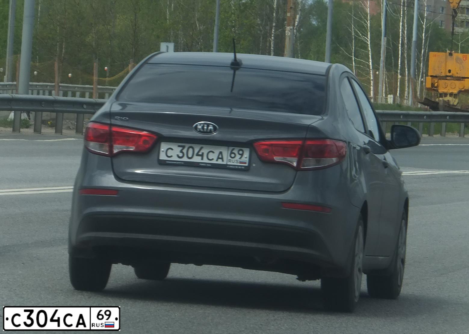 Фото автомобиля KIA RIO, 2017 — госномер С304СА69. Цвет: ТЕМНО-СЕРЫЙ