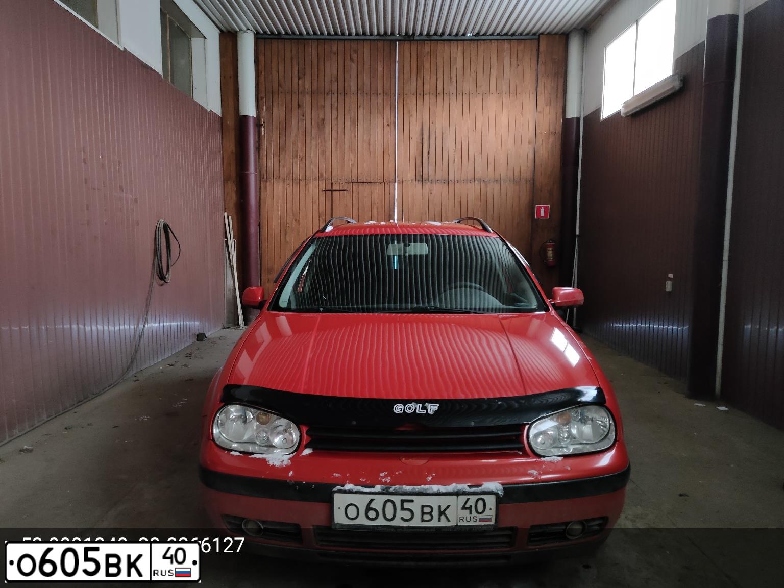 Фото автомобиля VOLKSWAGEN GOLF, 1999 — госномер М030ТТ40. Цвет: ОРАНЖЕВЫЙ
