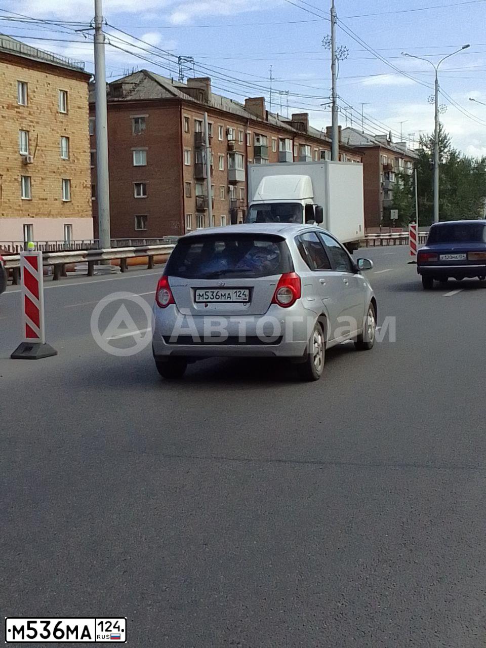 Фото автомобиля DAEWOO GENTRA, 2008 — госномер М536МА124. Цвет: СЕРЫЙ