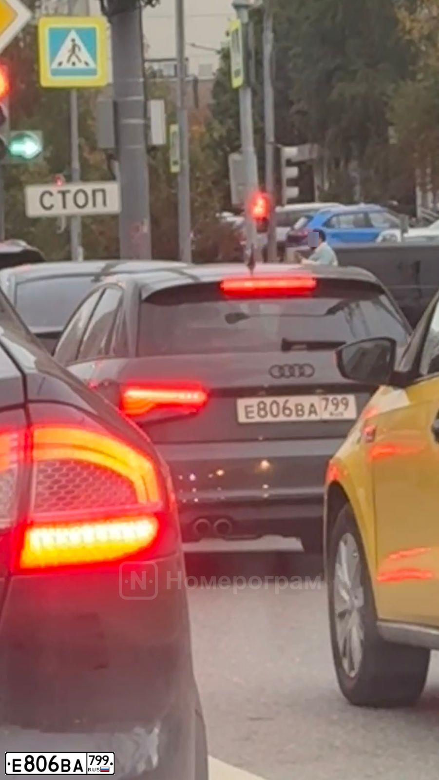 Фото автомобиля VOLVO S40, 2007 — госномер Е299СТ797. Цвет: СВЕТЛО-ЗЕЛЕНЫЙ
