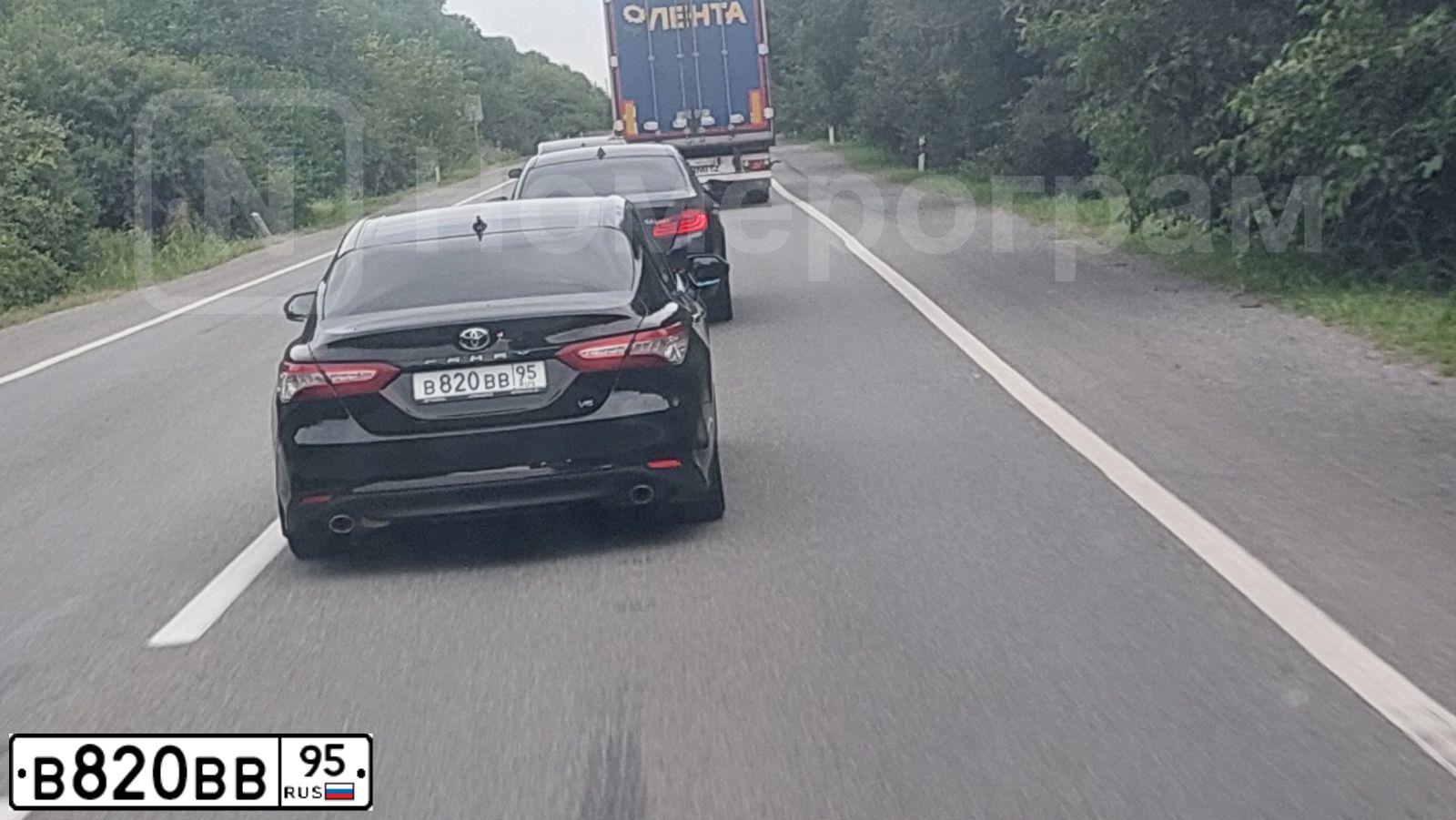 Фото автомобиля TOYOTA CAMRY, 2018 — госномер В820ВВ95. Цвет: ЧЕРНЫЙ МЕТАЛЛИК
