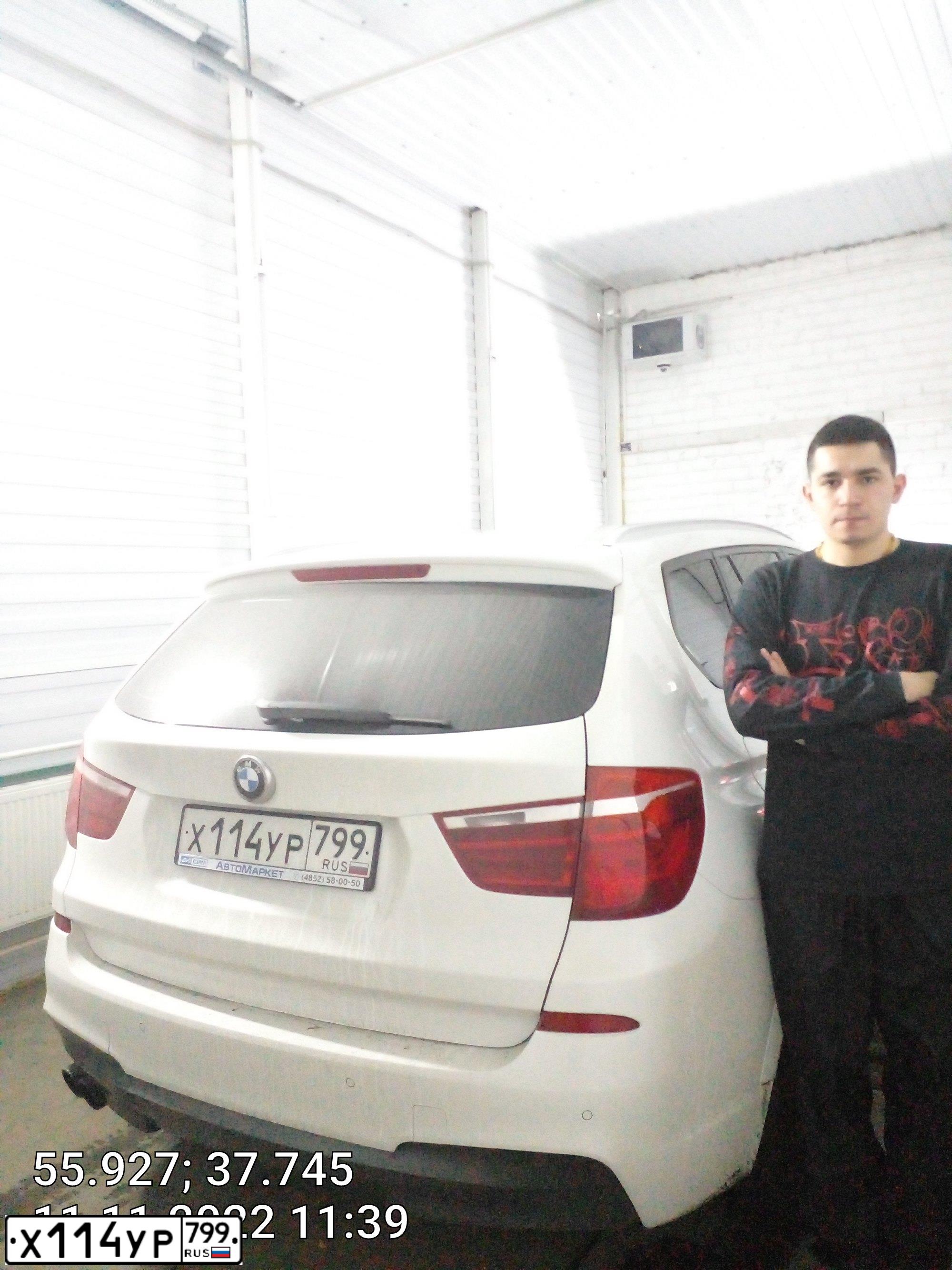Фото автомобиля BMW X3, 2011 — госномер О666ОО199. Цвет: Белый