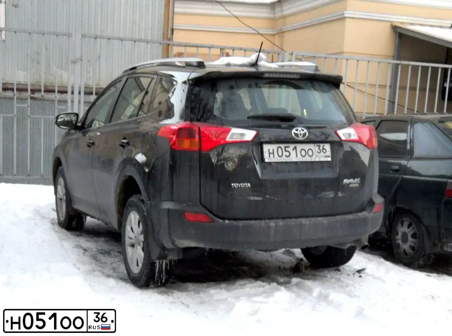 Фото автомобиля NISSAN X-TRAIL, 2006 — госномер К225КМ136. Цвет: ЧЕРНЫЙ