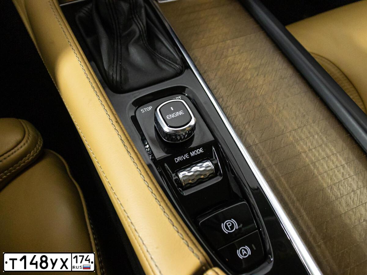 Фото автомобиля VOLVO XC90, 2015 — госномер Х555ОУ96. Цвет: ТЕМНО-СЕРЫЙ