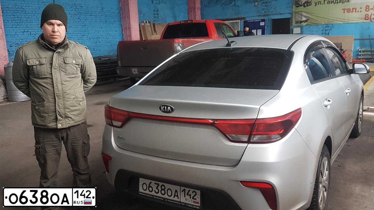 Фото автомобиля KIA RIO, 2019 — госномер М593ОВ142. Цвет: СЕРЫЙ