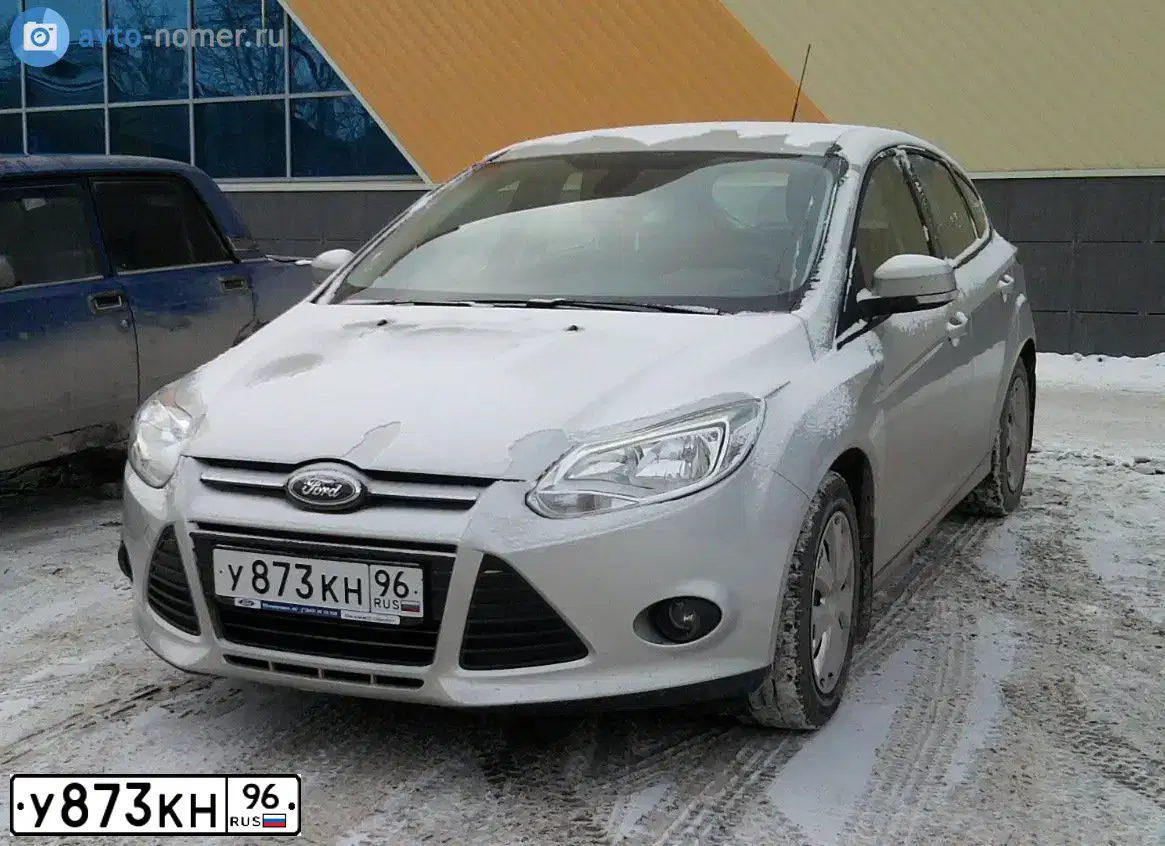 Фото автомобиля FORD FOCUS, 2012 — госномер У873КН96. Цвет: СВЕТЛО-СЕРЫЙ