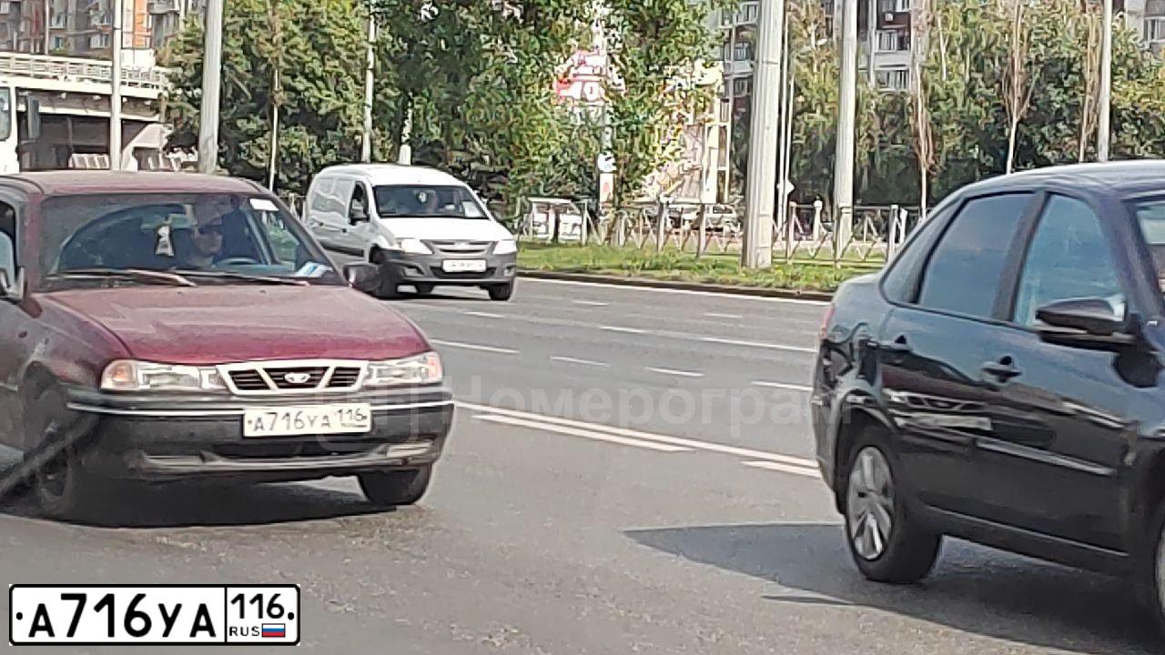 Фото автомобиля DAEWOO NEXIA, 2007 — госномер А716УА116. Цвет: КРАСНЫЙ СПЕЛАЯ ВИШНЯ