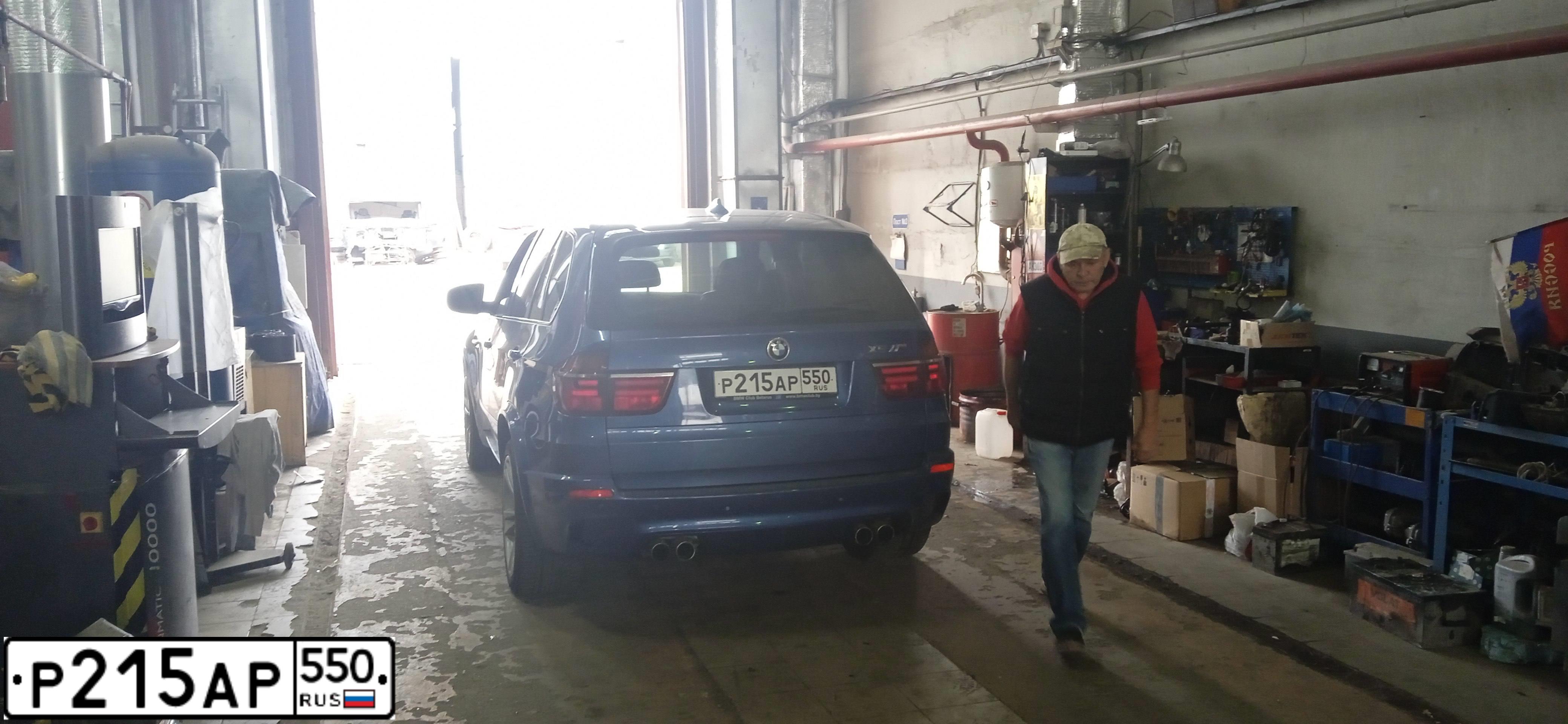 Фото автомобиля BMW X5, 2009 — госномер Р215АР550. Цвет: синий